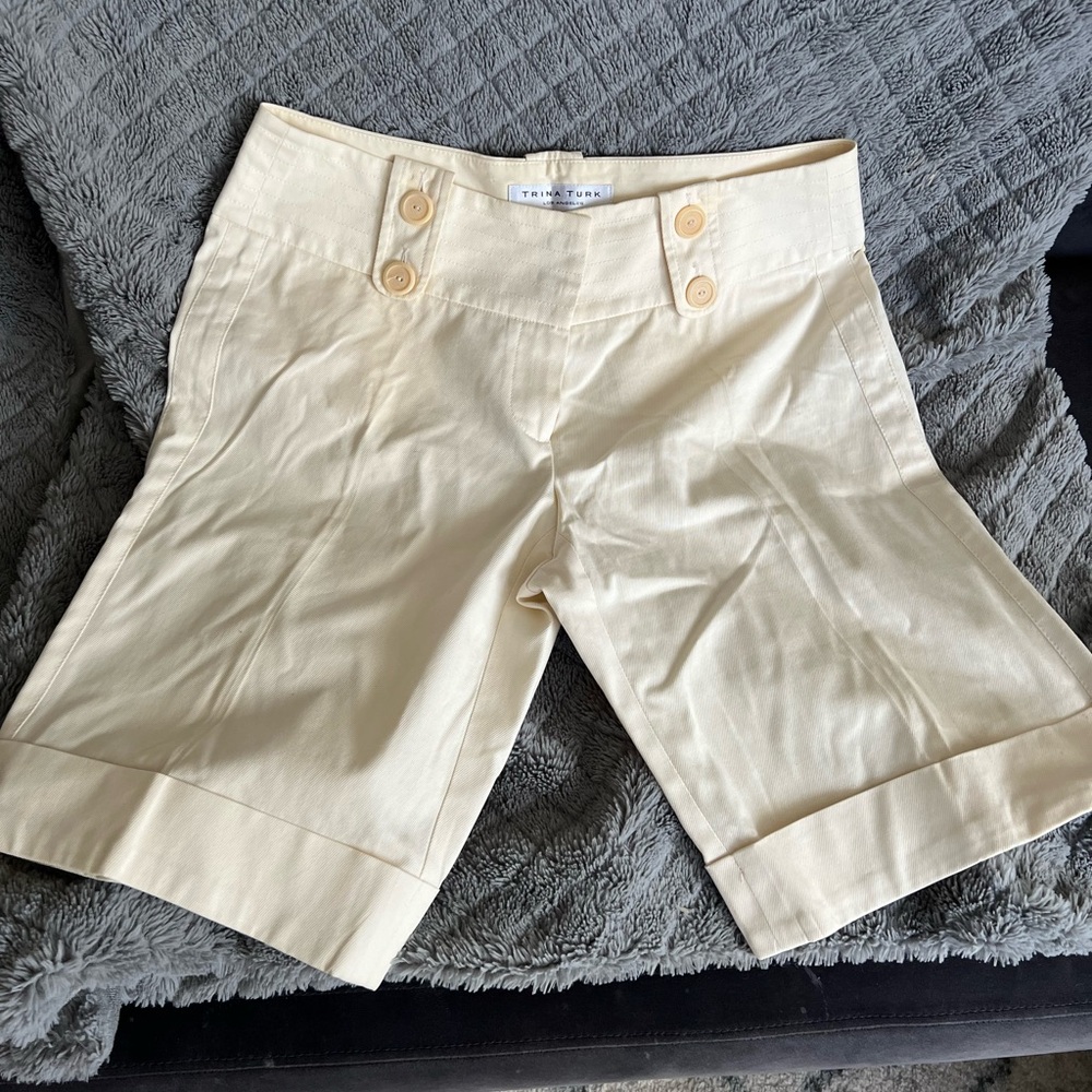Women’s Size 10 Trina Turk Pleated Trouser Shorts Dress Shorts Cream